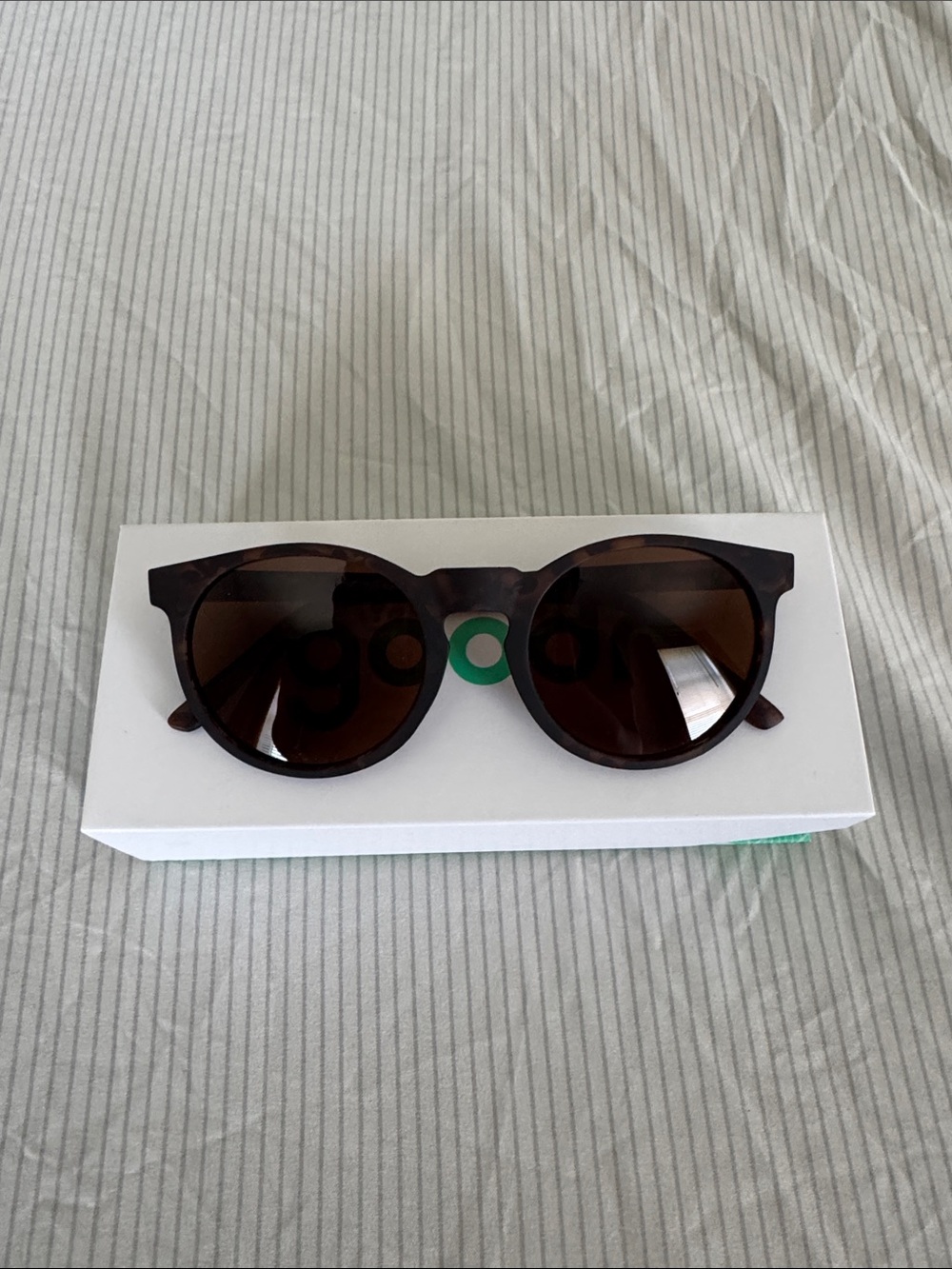 Classic Round Women's Sunglasses - Brown